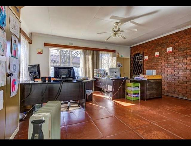 3 BEDROOM HOUSE FOR SALE IN VAN RIEBEECK PARK